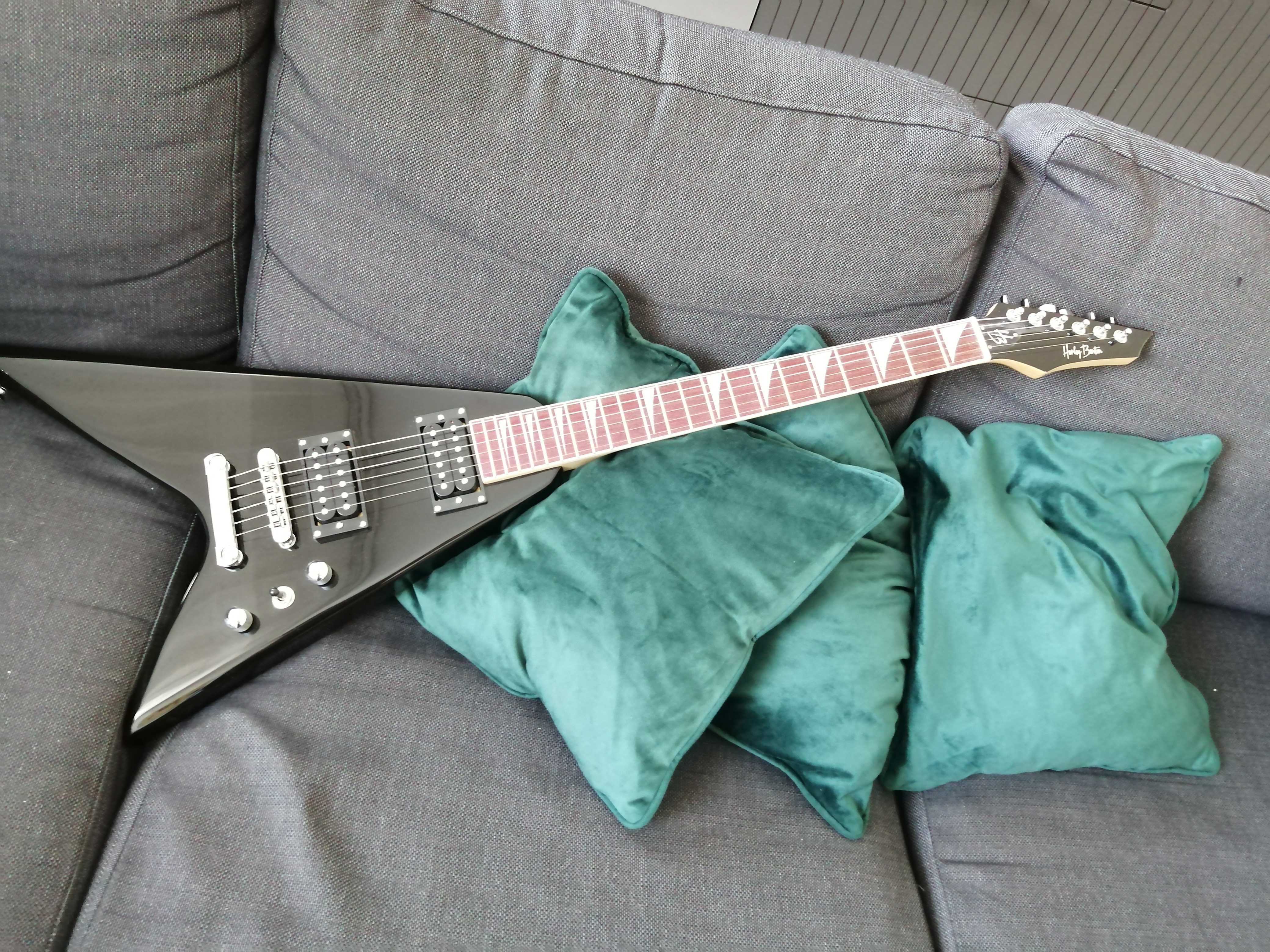 Gitara Harley Benton flying V