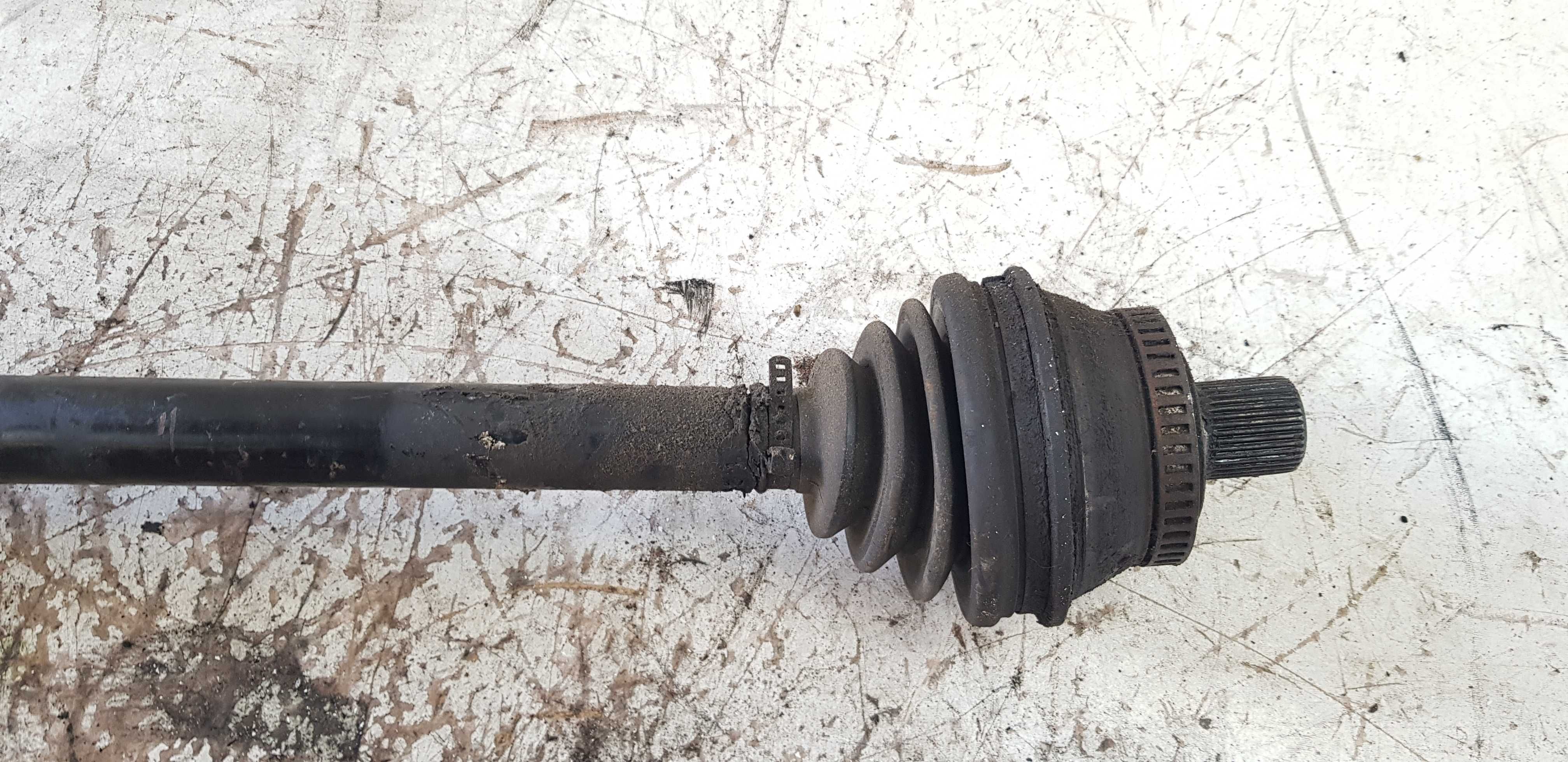 Audi A4 B5 VW Passat B5 2.5 TDI Przegub Półoś Prawa Przednia Przód PP