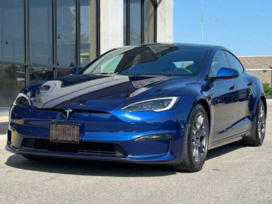 Tesla Model S Plaid      2023