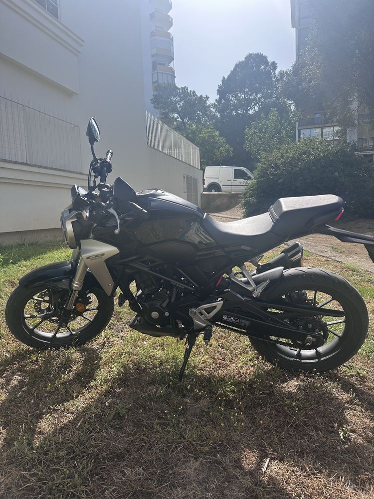 Honda cb 300r preta