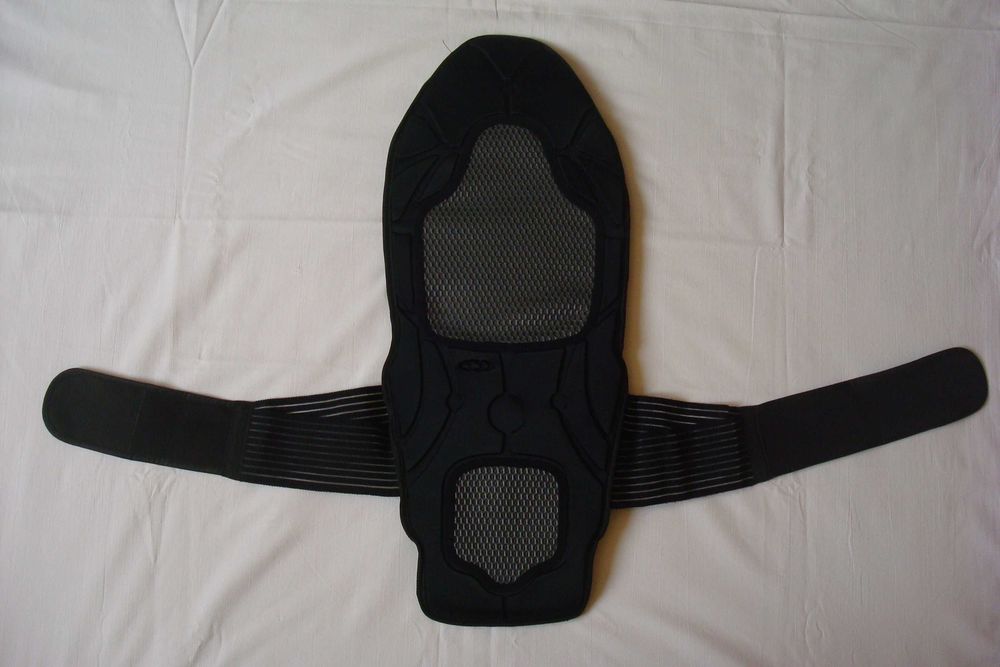 Защита спины жилетка женская(лыжи/сноуборд)"Salomon"Размер M Идеальная