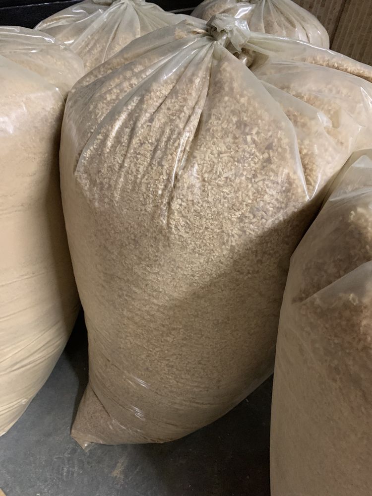 Trociny suche 100 % w workach 165l Dąb jesion, modrzew