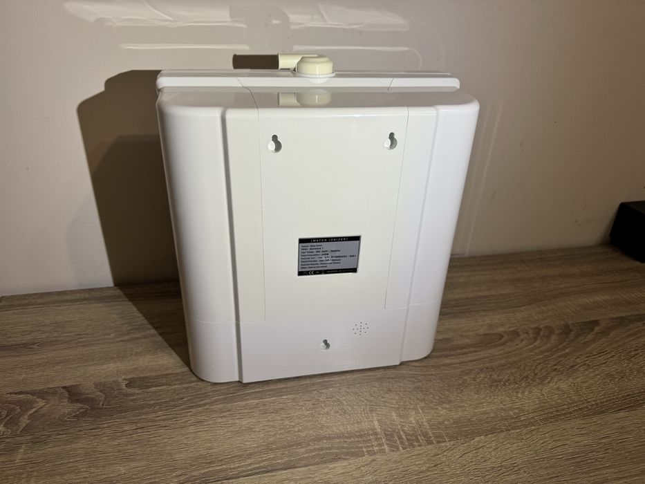 Корея. Майже новий іонізатор води Genesis 1