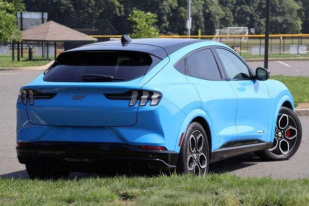 Ford Mustang Mach-E GT      2022