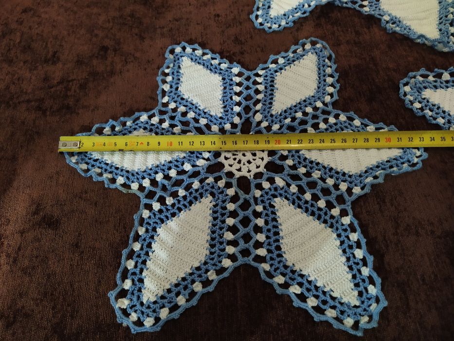 Conjunto de 3 naperons feitos à mão.