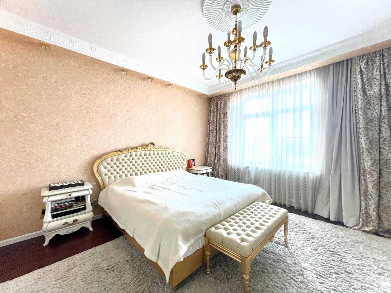 Продаж 5-кімн. квартири 178,9 м², по вул. Круглоуніверситетська, 3-5