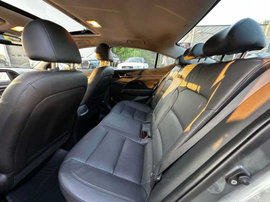 Hyundai Elantra Limited      2017