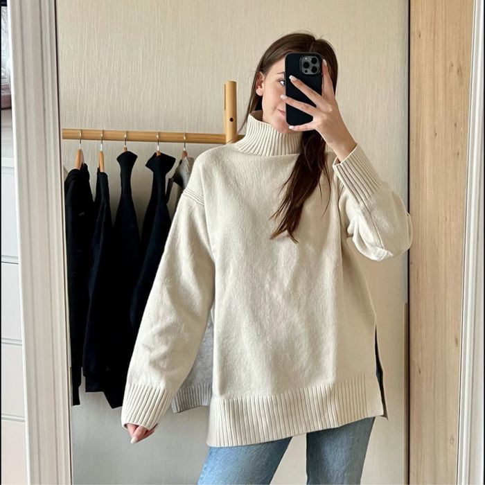 Светр НМ з високою горовиною та розрізами по боках