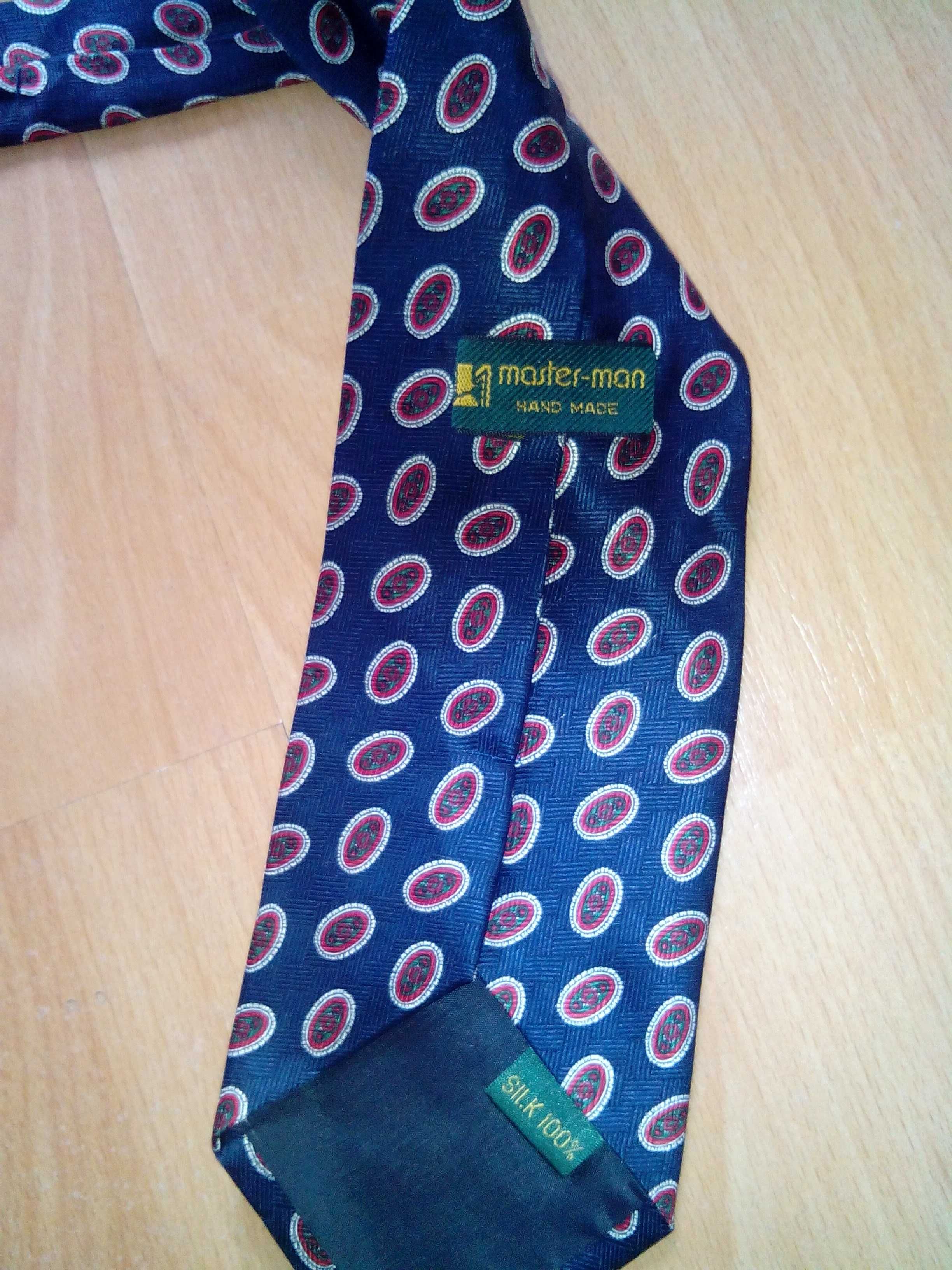 szeroki krawat w kolorze granatowym w elegancki wzór, jedwab