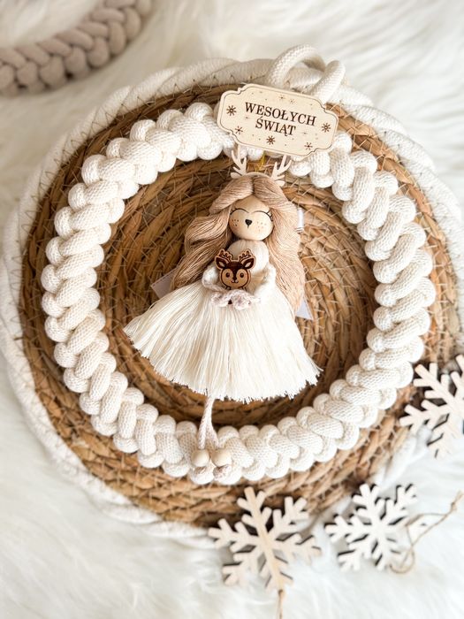 Renifer na obręczy makrama