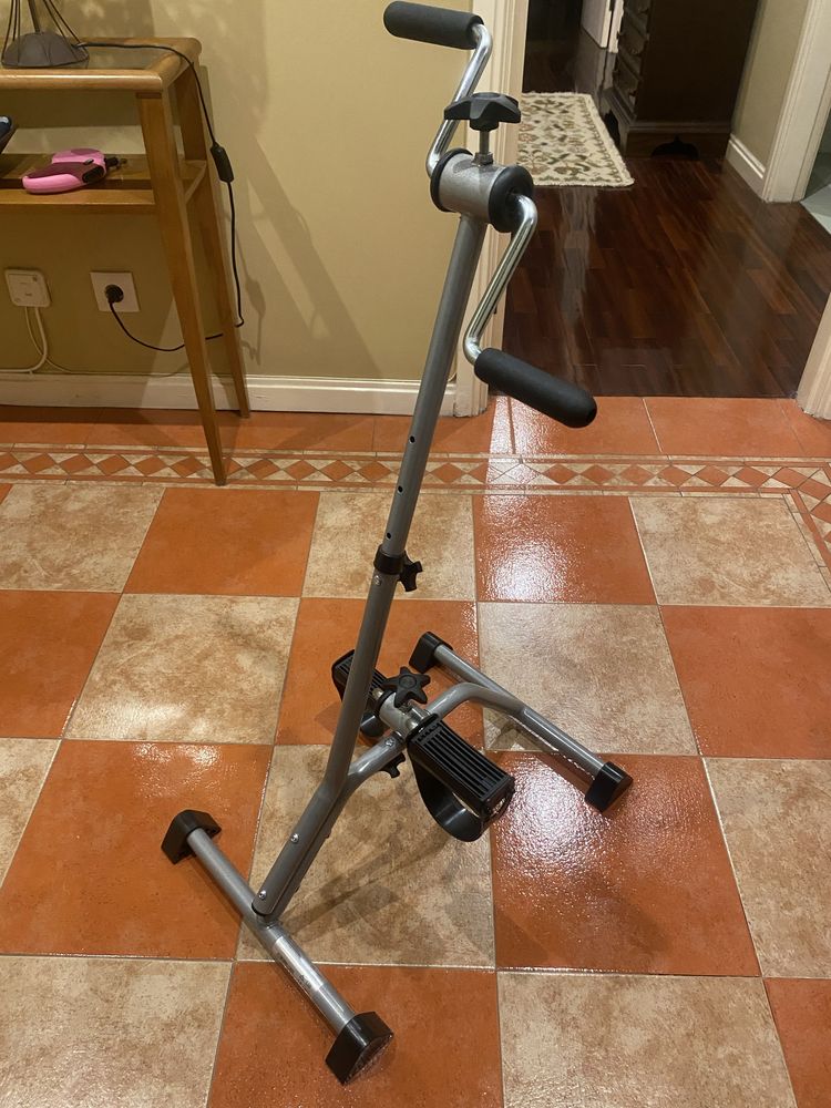 Pedaleira estática, mãos e pés