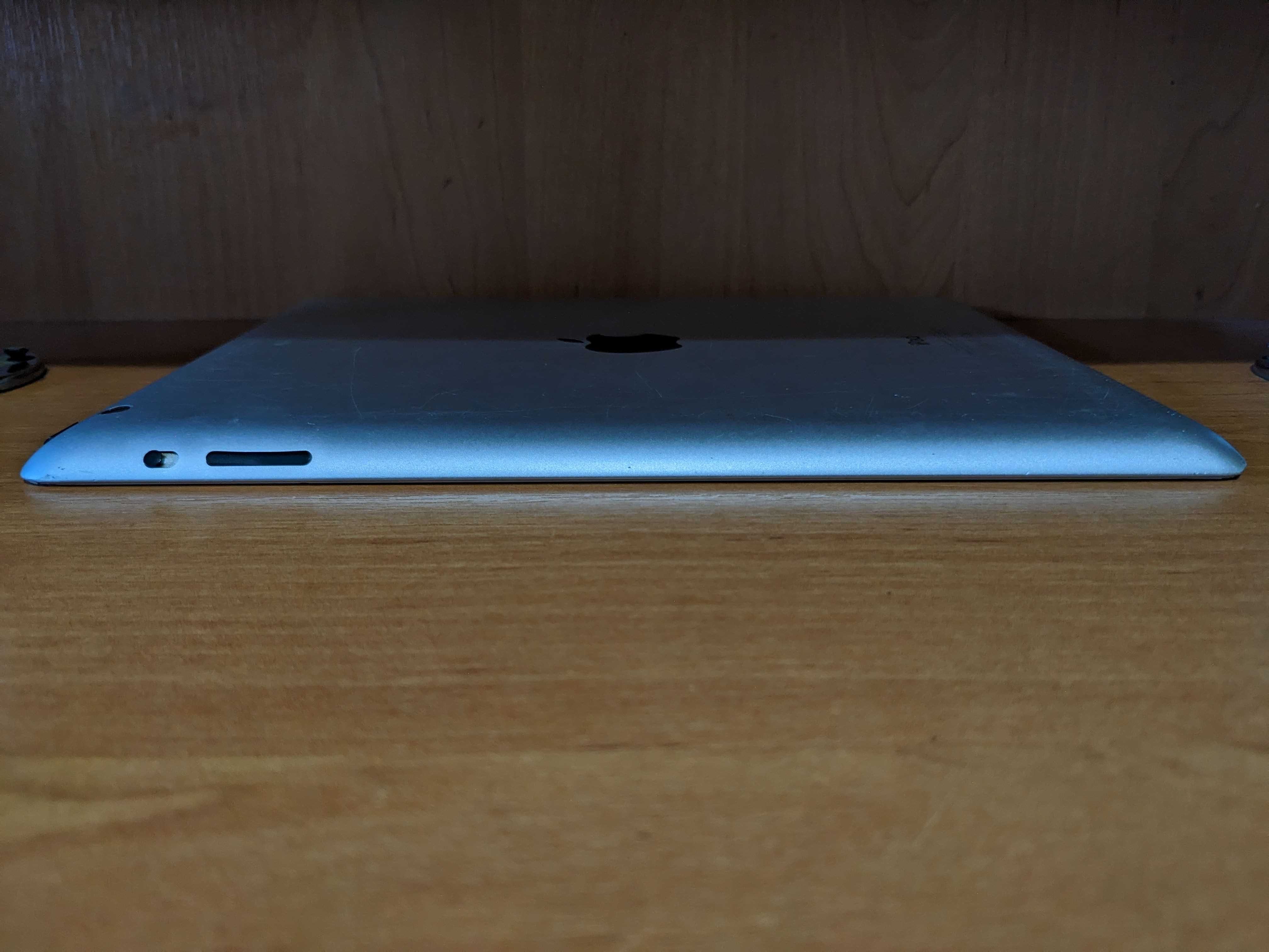Планшет Apple iPad 4 A1458 16GB with Retina display with Wi-Fi+кабель