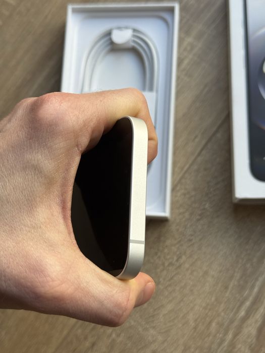 Новий Apple iPhone 16e 128 White Neverlock