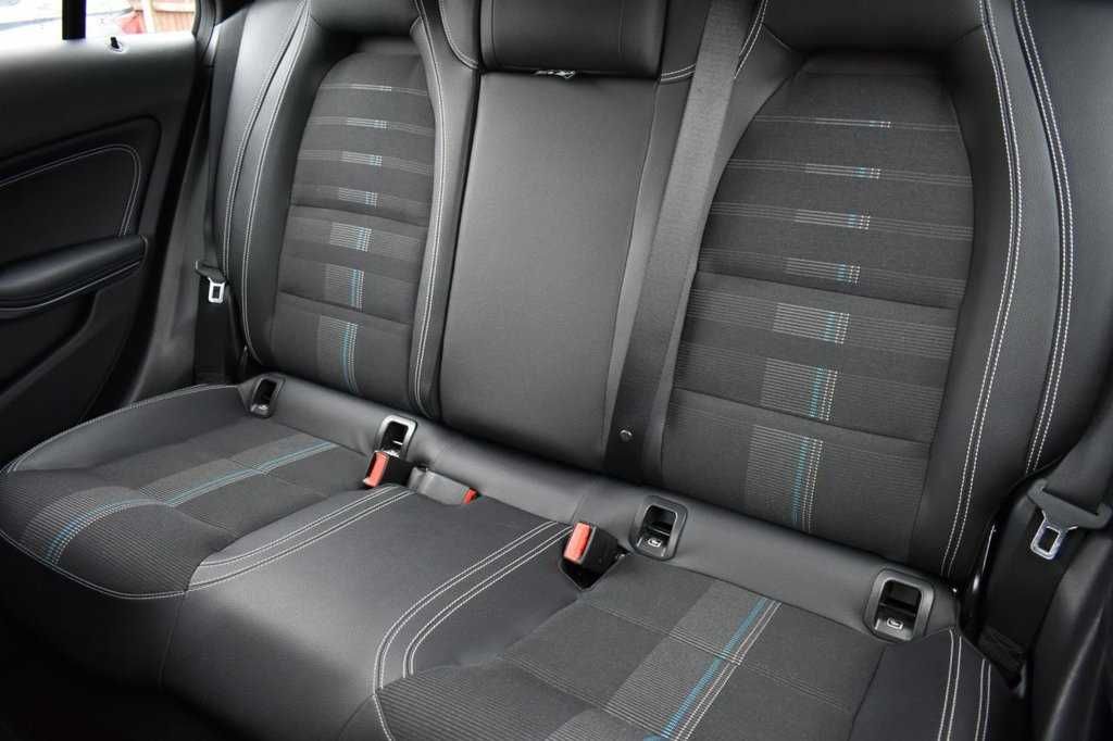 BANCOS Mercedes CLA 180 d 2017 ( Com AirBag )