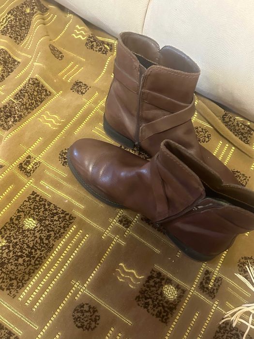 Жіночі шкіряні чобітки