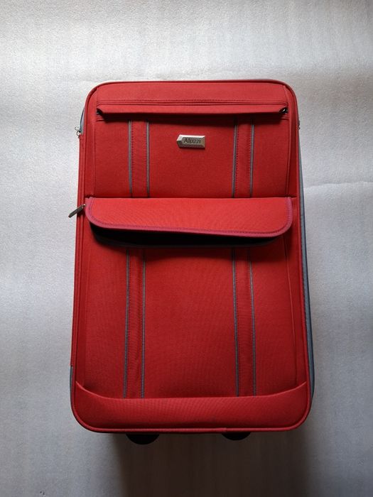 Średnia miękka walizka na kółkach