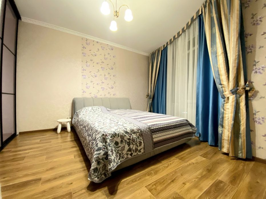 Науки 80а, 3 кімнатна роздільна, монолітний будинок