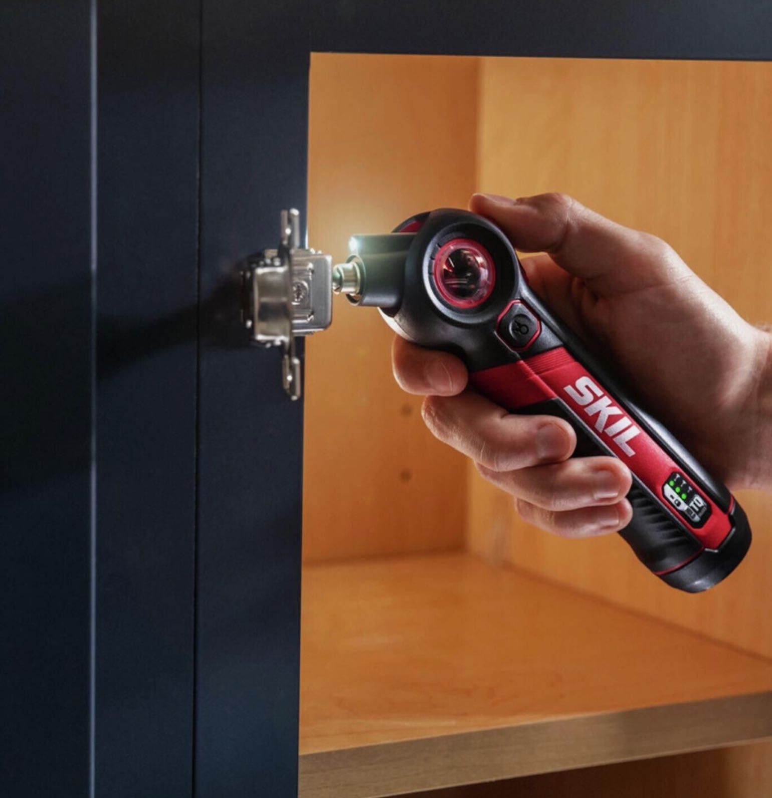 Акумуляторна викрутка SKIL Twist 2.0 з набором біт 35 шт