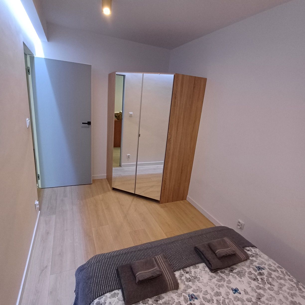 Gdynia, apartament 2 pokojowy z halą garażowa