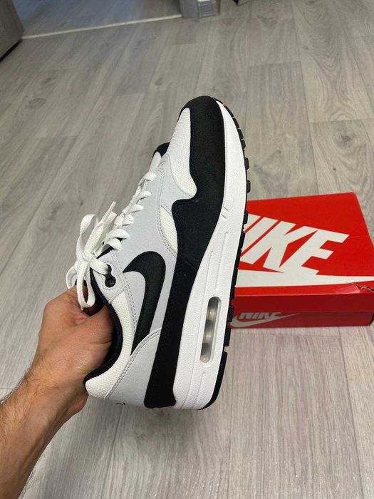 Продаю кросівки Nike AirMax 1 розмір 42(26.5см)