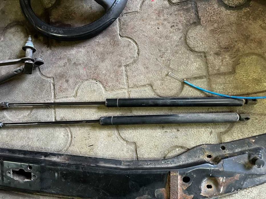 Упоры/амортизаторы багажника Мерседес Вито 638