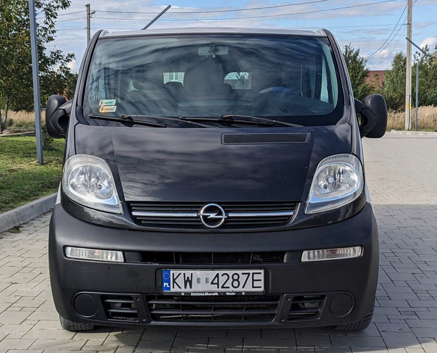 Opel Vivaro 1.9TDI 6ступка MAXI база оригінальний груз-пас в Україні