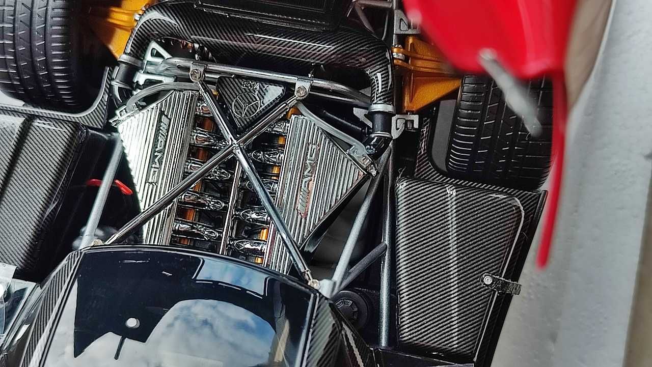 Almost Real+ 1/18 Pagani Zonda F Rosso Monza [nie AUTOart)