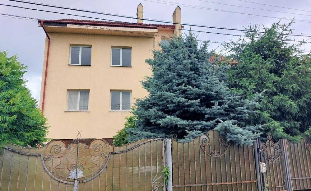 Продаж будинок  3 поверхи, 435 м², вул. Польова, м. Пустомити