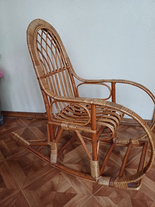 Крісло гойдалка дитяча плетена з лози