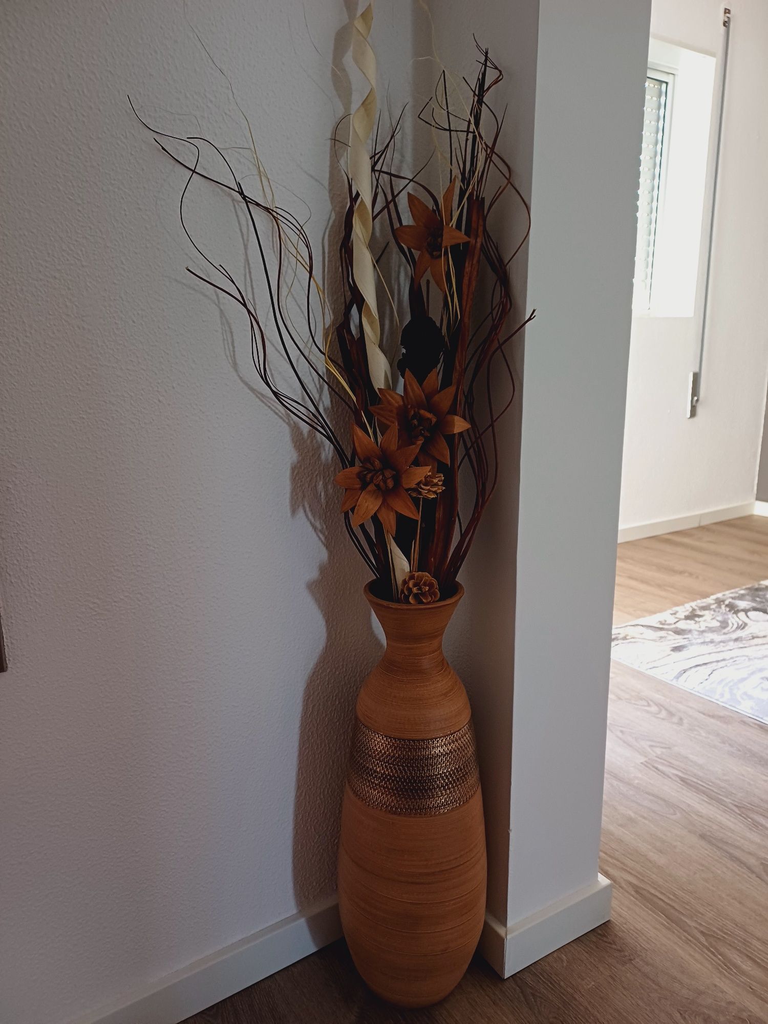 Vaso com flores secas...