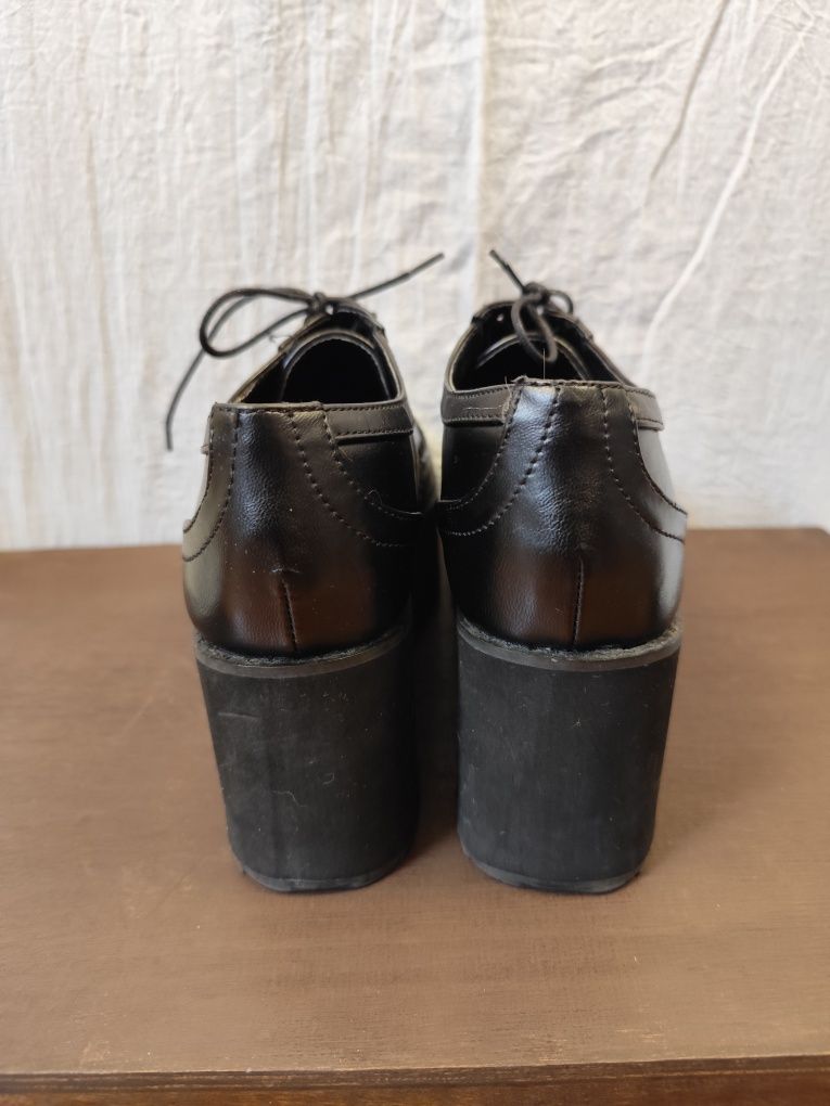 Sapatos com plataforma