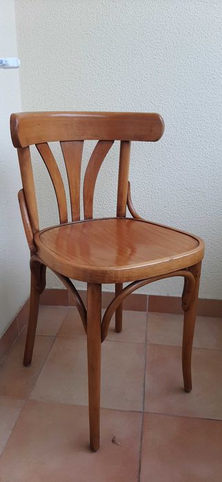 Cadeira em madeira