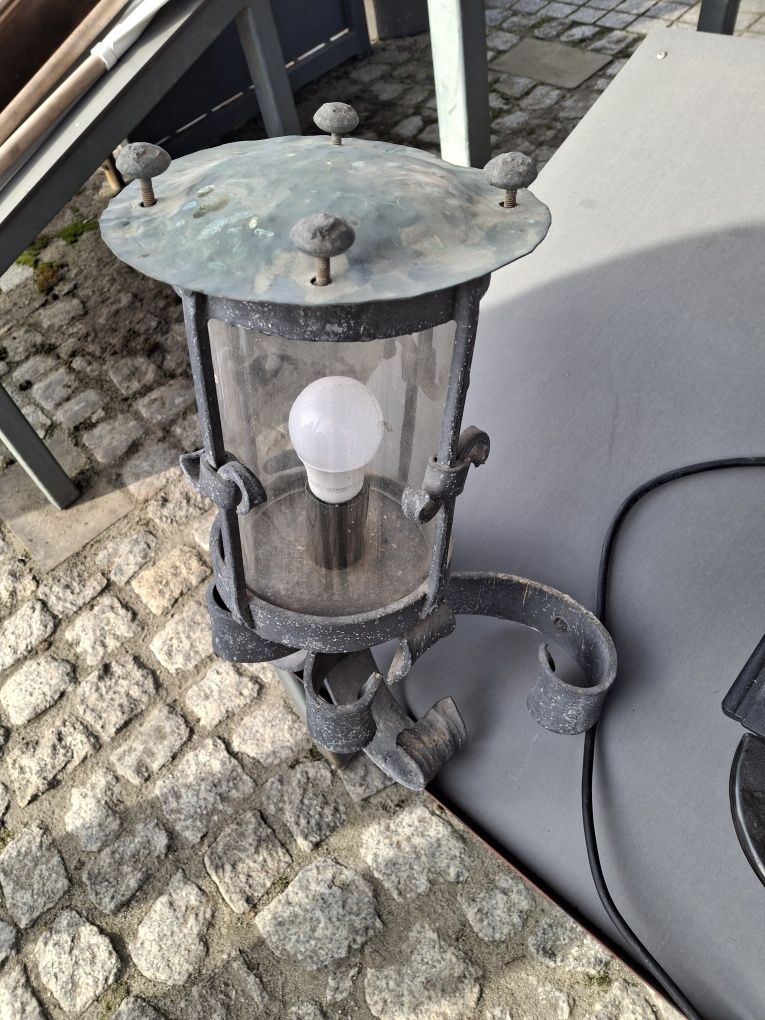 Lampa zewnętrzna