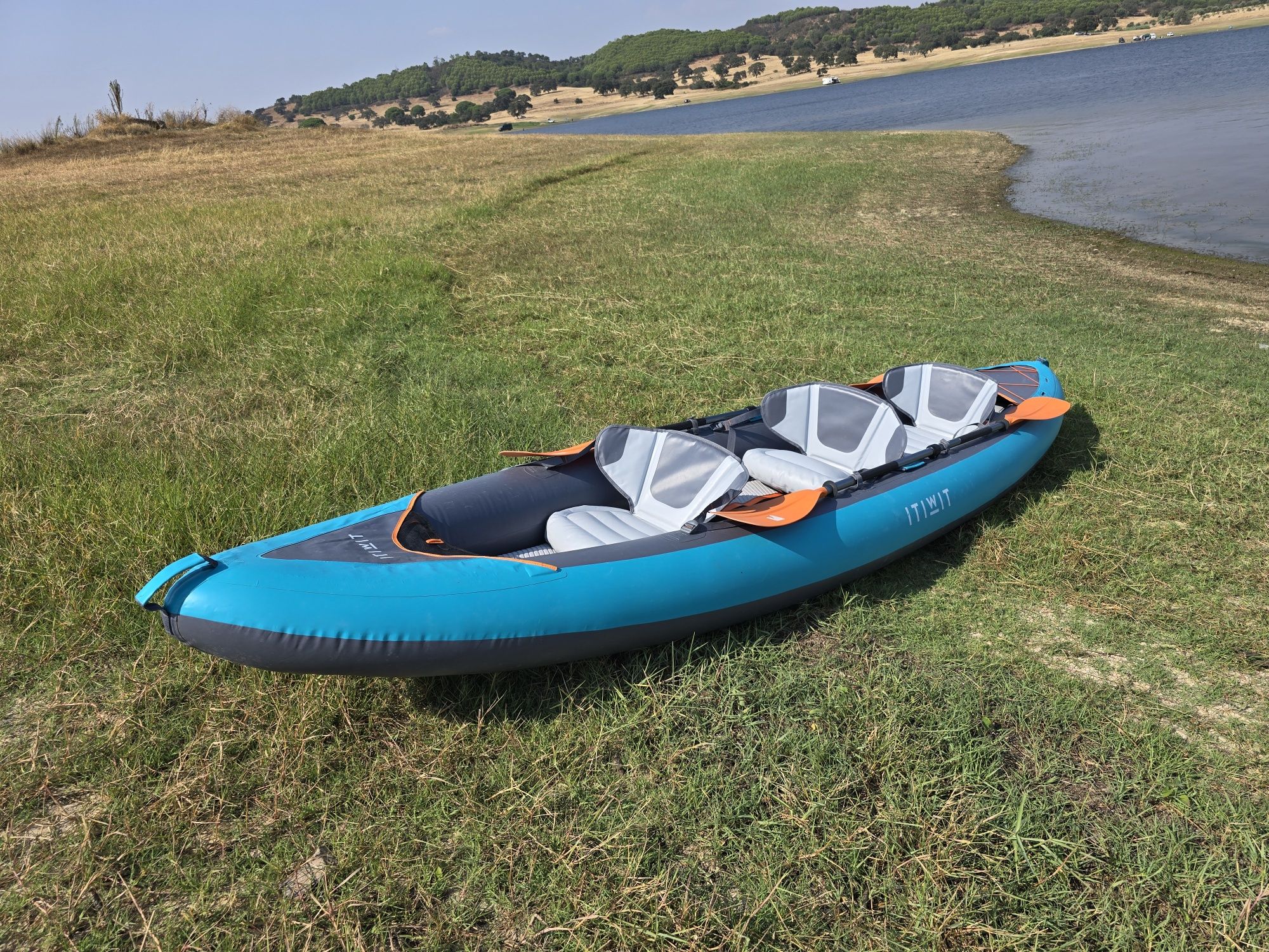 Kayak Itiwik x100 com remos e bomba