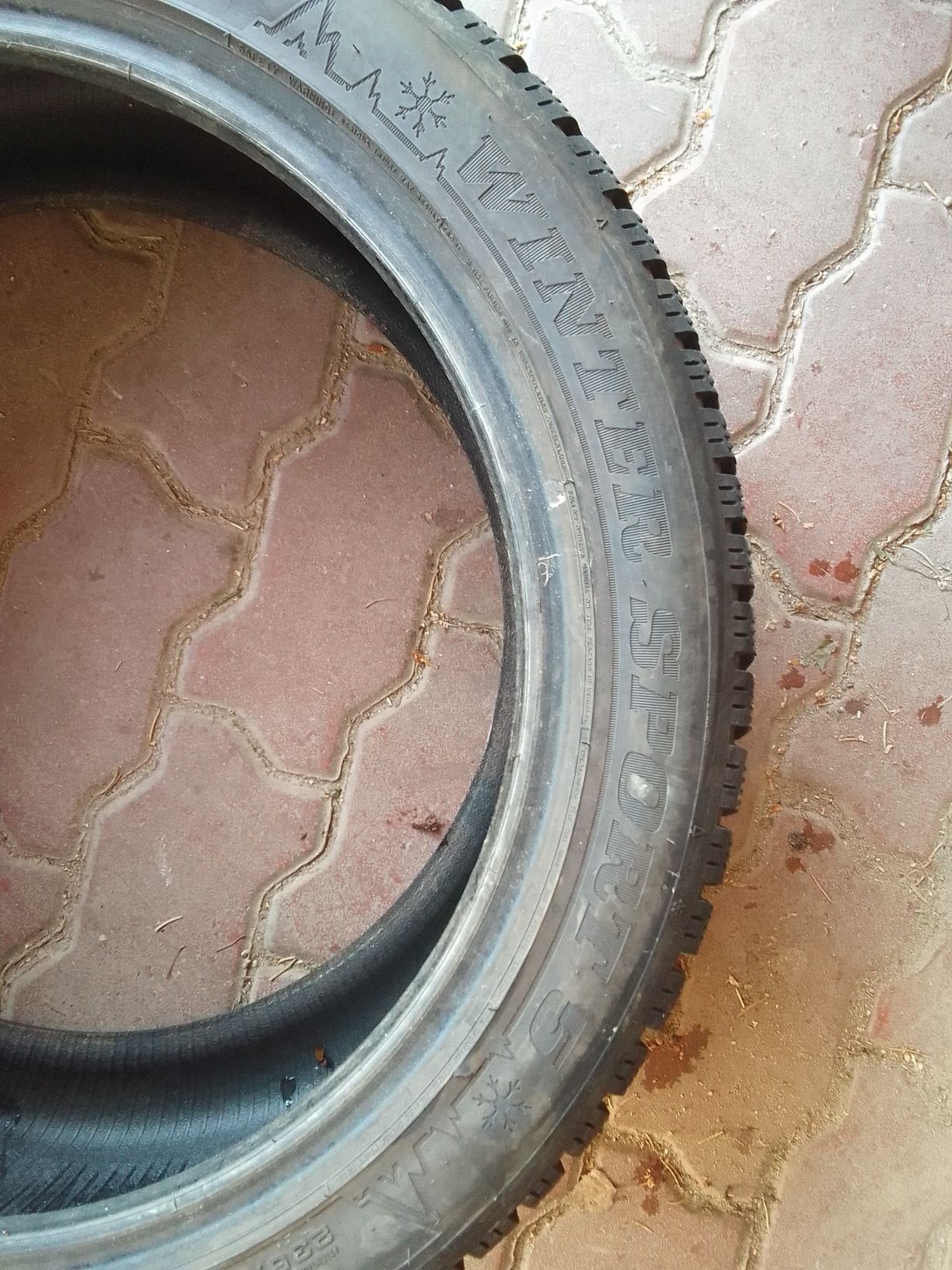 Opona zimowa 235/45r18 DUNLOP 2023r 7mm