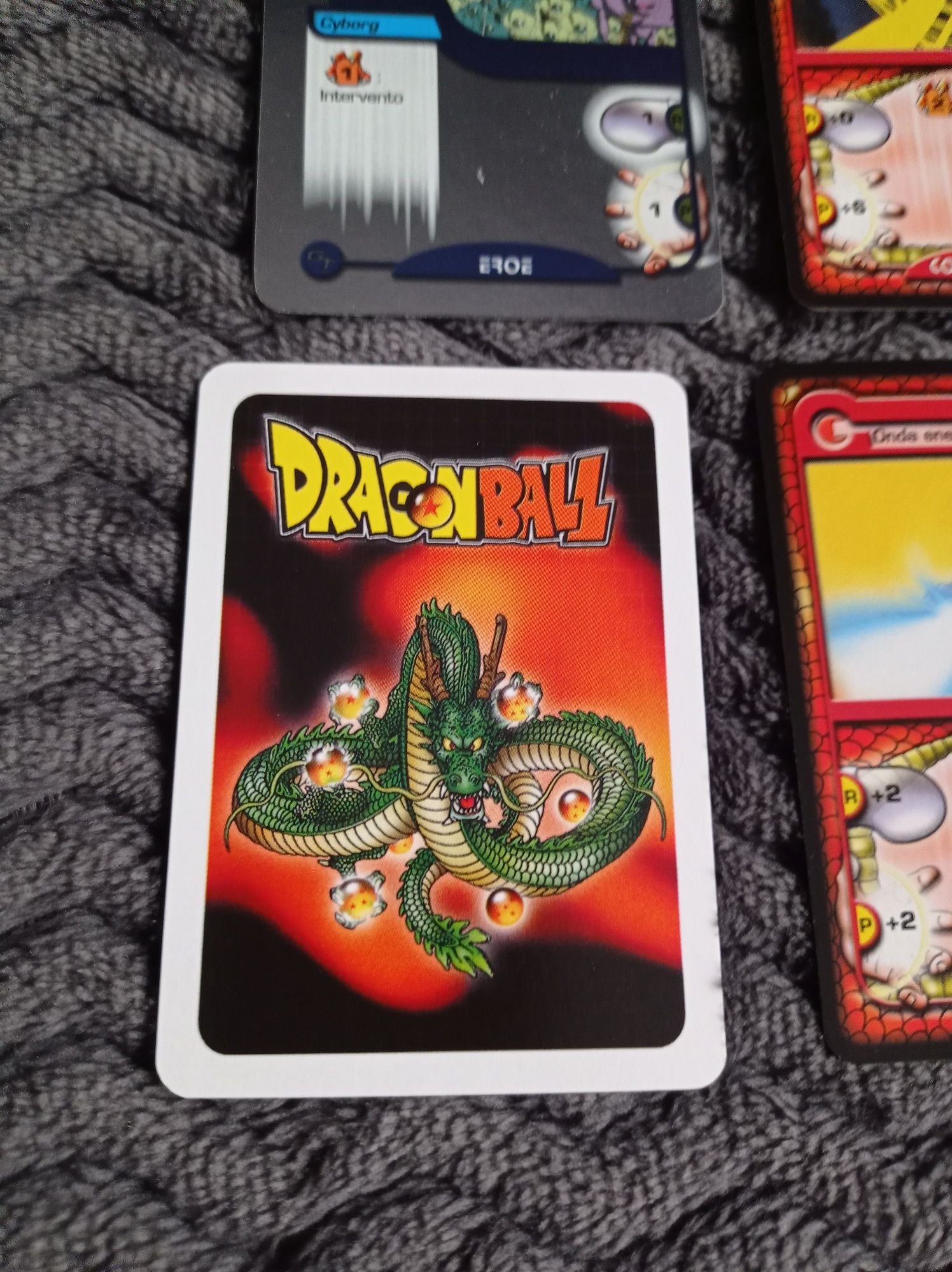 Opakowania z kartami Dragon Ball