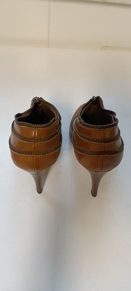 Sapatos Caramelo