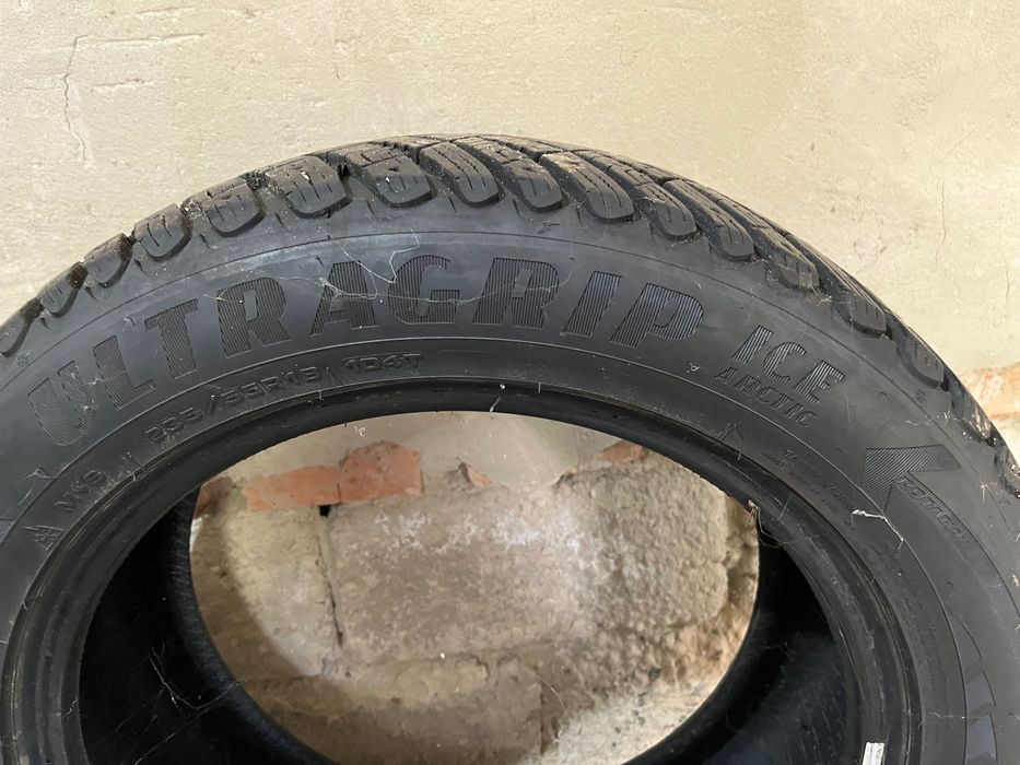 Шини Goodyear UltraGrip Ice Arctic 235/55 R18 104T