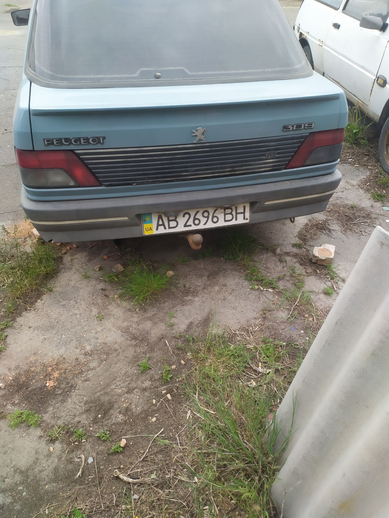 Автомобіль Пежо 309