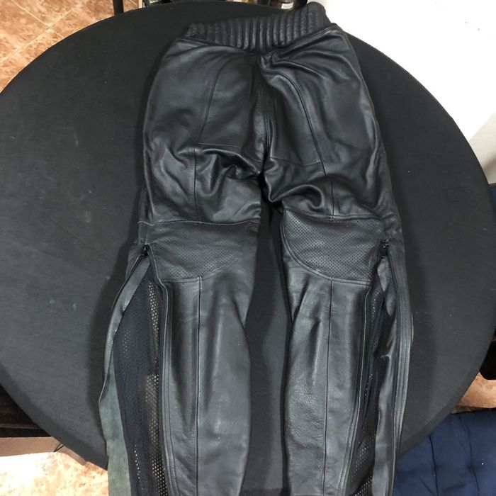 Calças em pele motard + casaco, fazem união com fecho, marca DAINESE