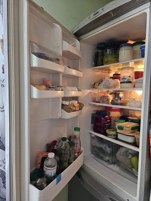 Продам Холодильник LG