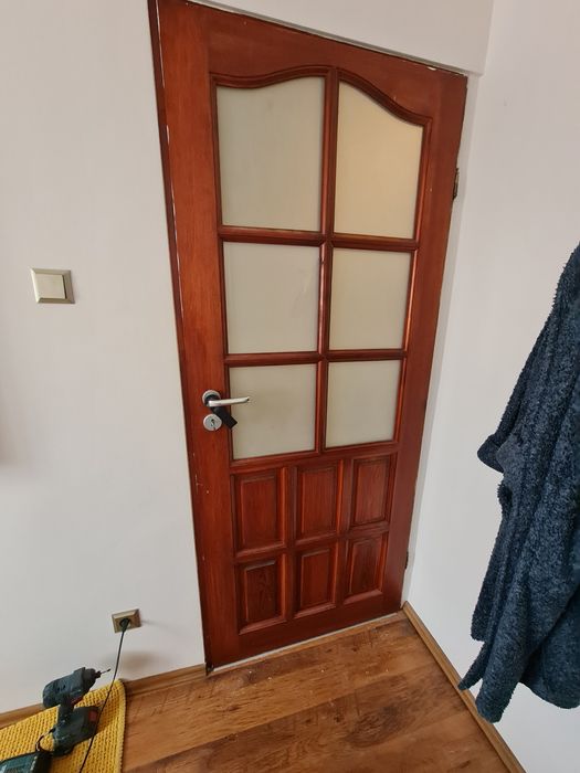 Drzwi drewniane 80 i 70 z ościeżnicami