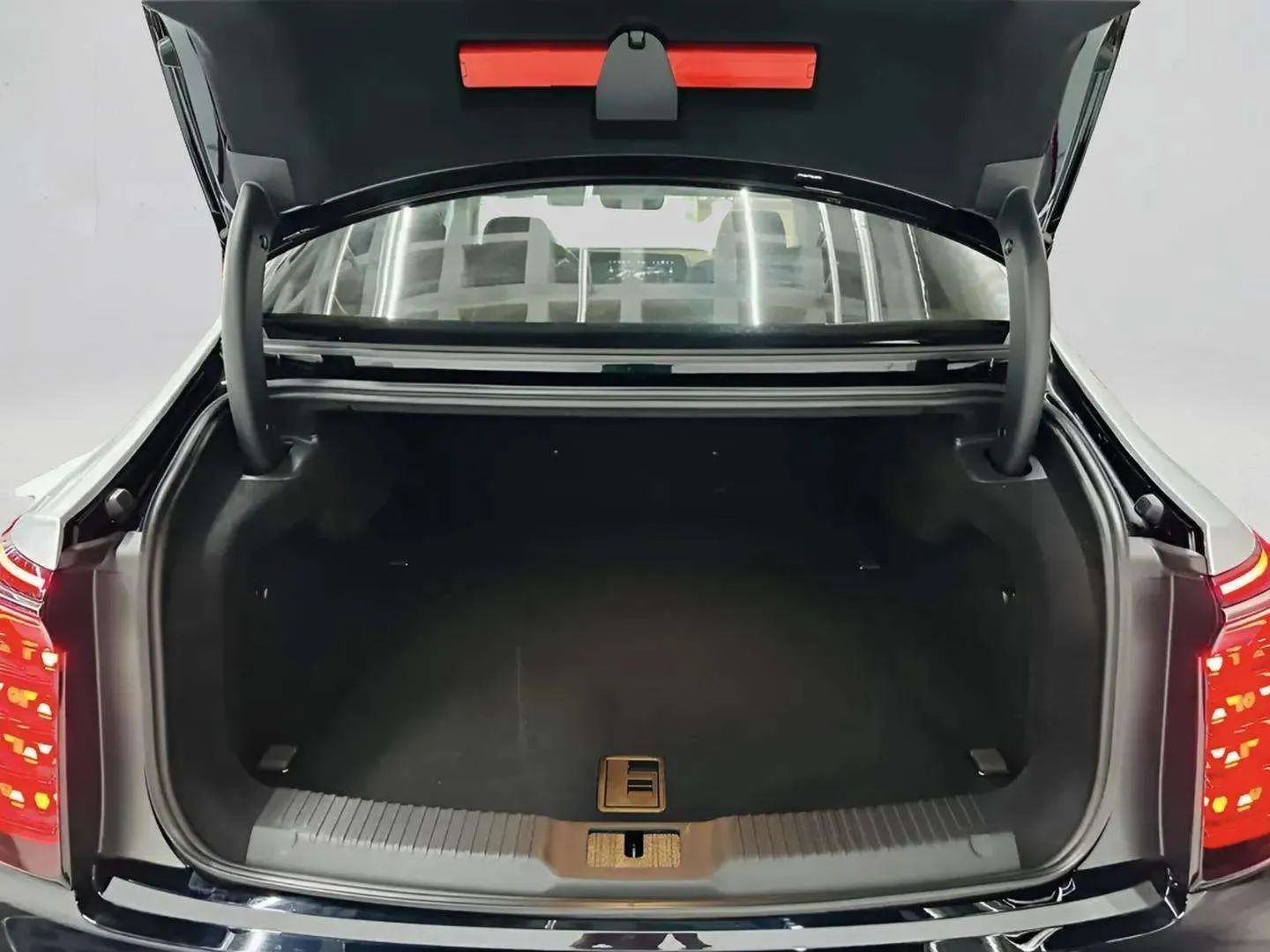 Hongqi H9 Luksusowy Sedan Klasy Permum, Cena na gotowo po opłatach
