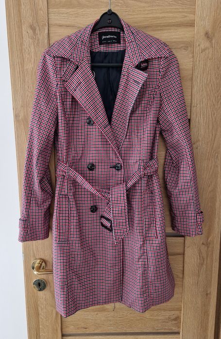 Płaszcz trencz Stradivarius w kratę pepitkę M 38 jesienno wiosenny