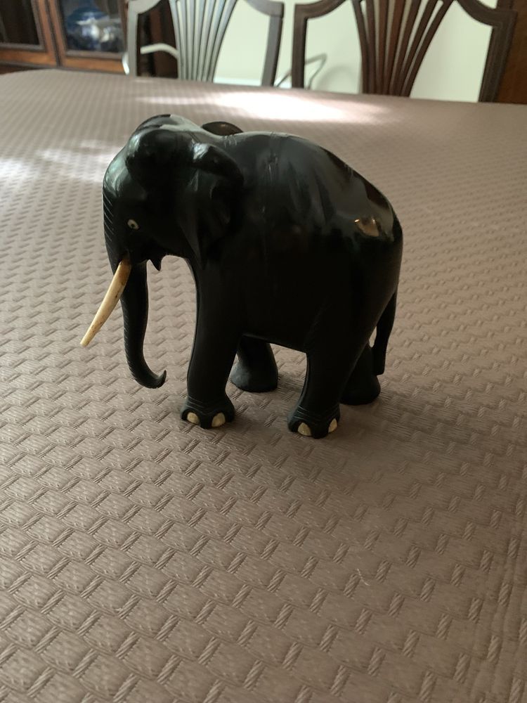 Elefante em madeira
