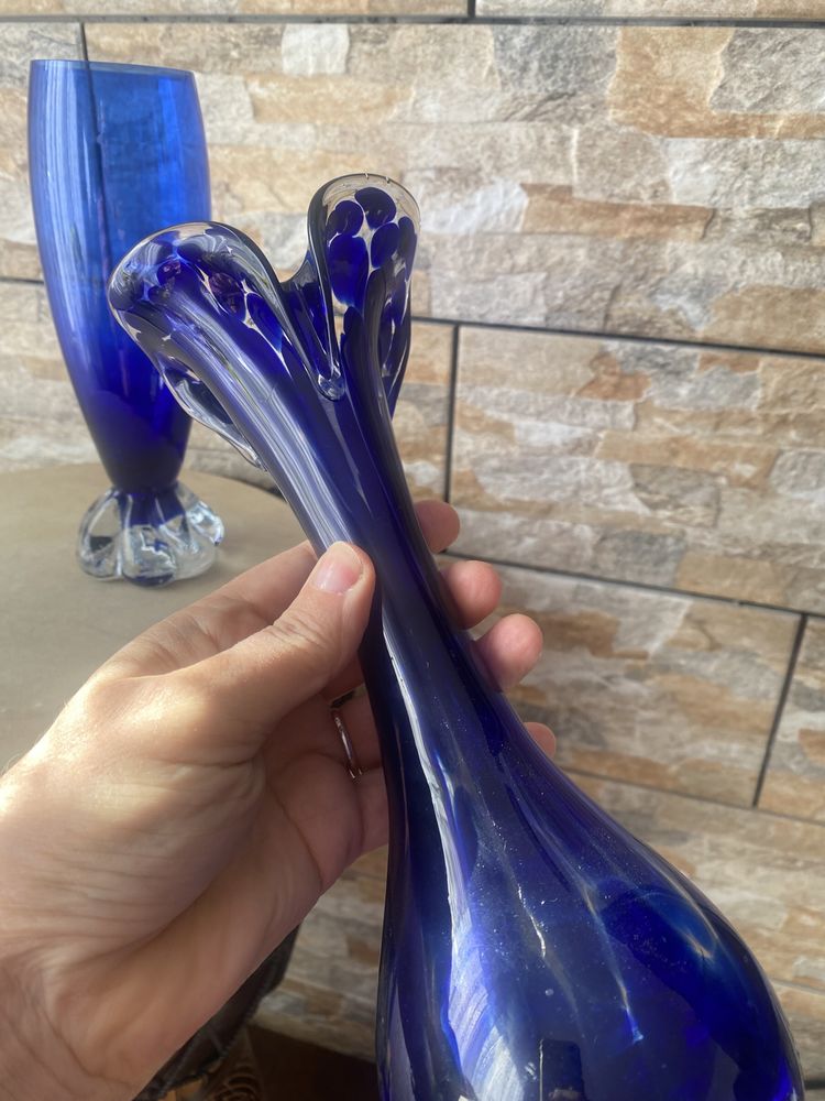 Stary wazon szklany ręcznie robiony kobaltowy