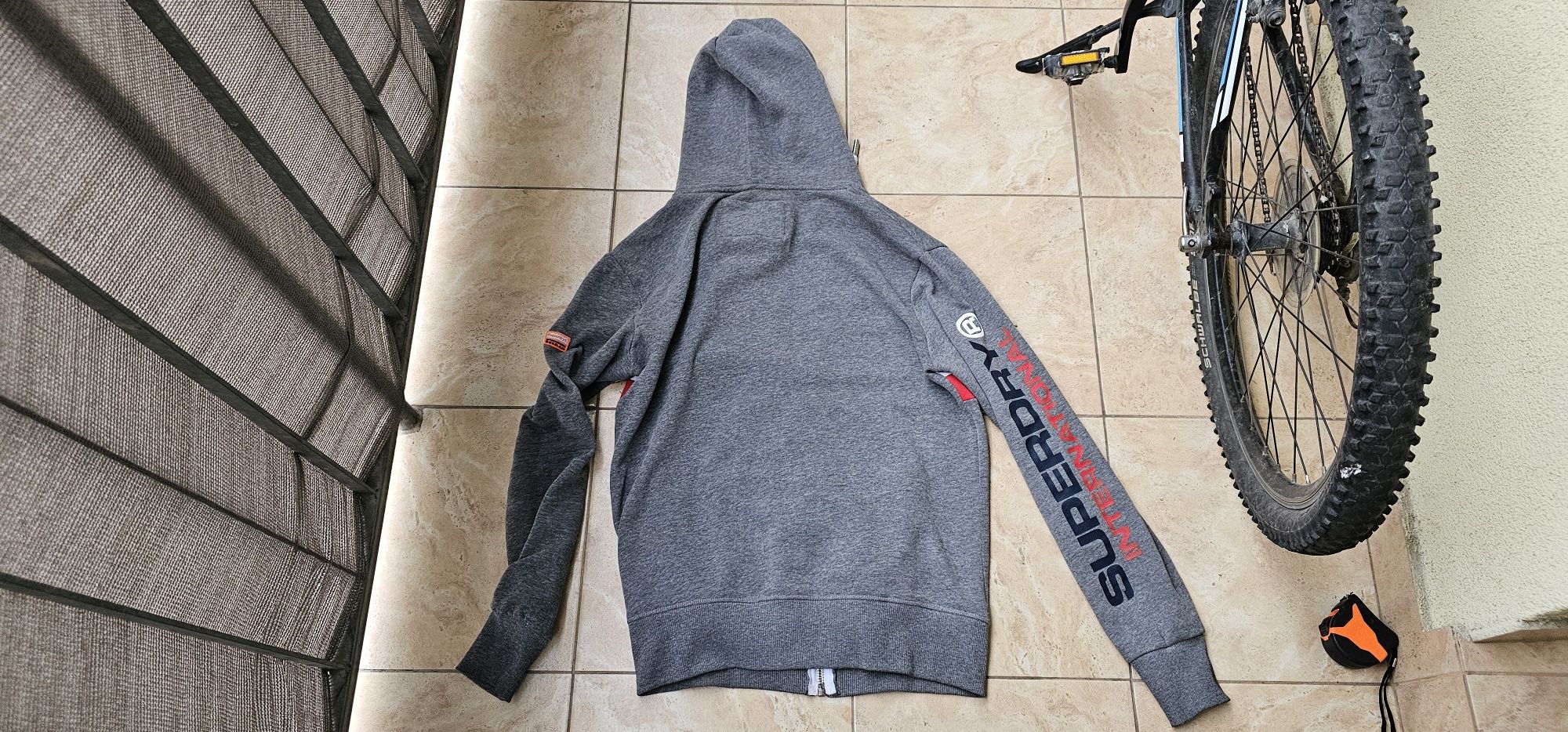 SUPERDRY bluza męska z kapturem rozmiar L wymiary na zdjęciach