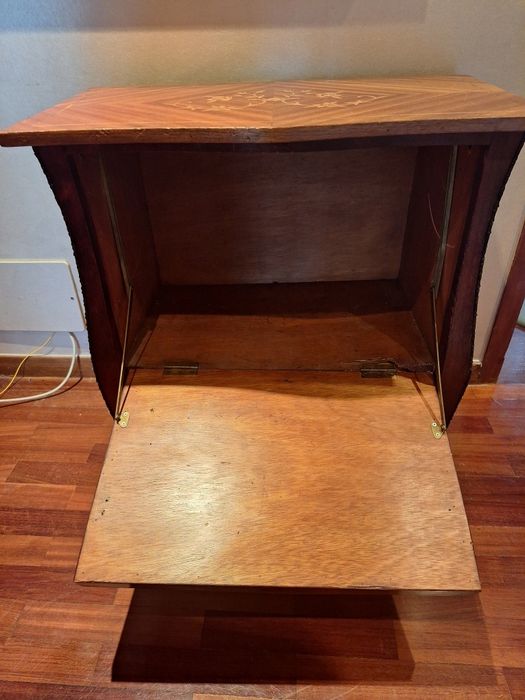 Móvel Bar antigo estilo D. Luís