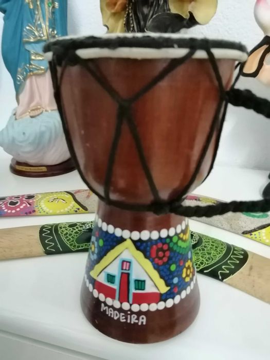 Dois Boomerang e um batuque (artesanato da Madeira)
