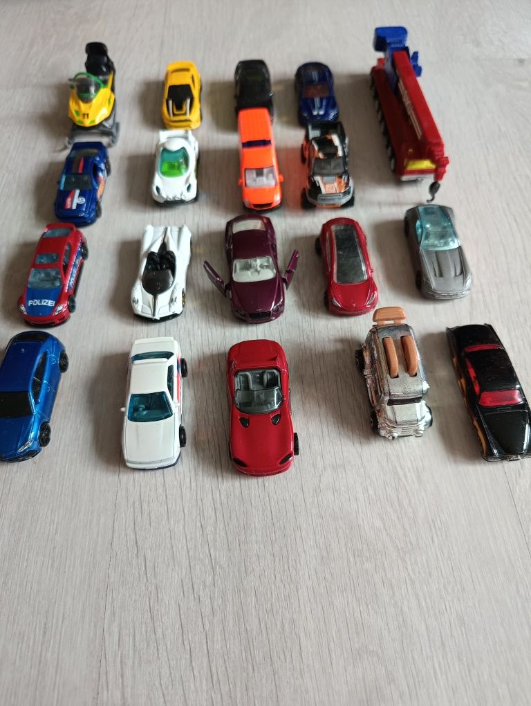 Autka, resoraki, modele, hot wheels, burago, match box, weely samochód